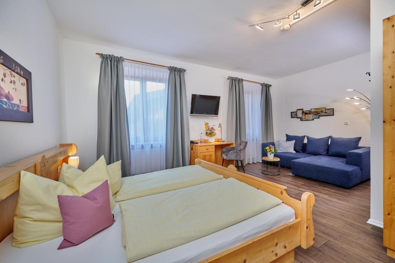 Windorf  Hotel Restaurant Zum Goldenen Anker Mit Hallenbad & Wellnessbereich מראה חיצוני תמונה