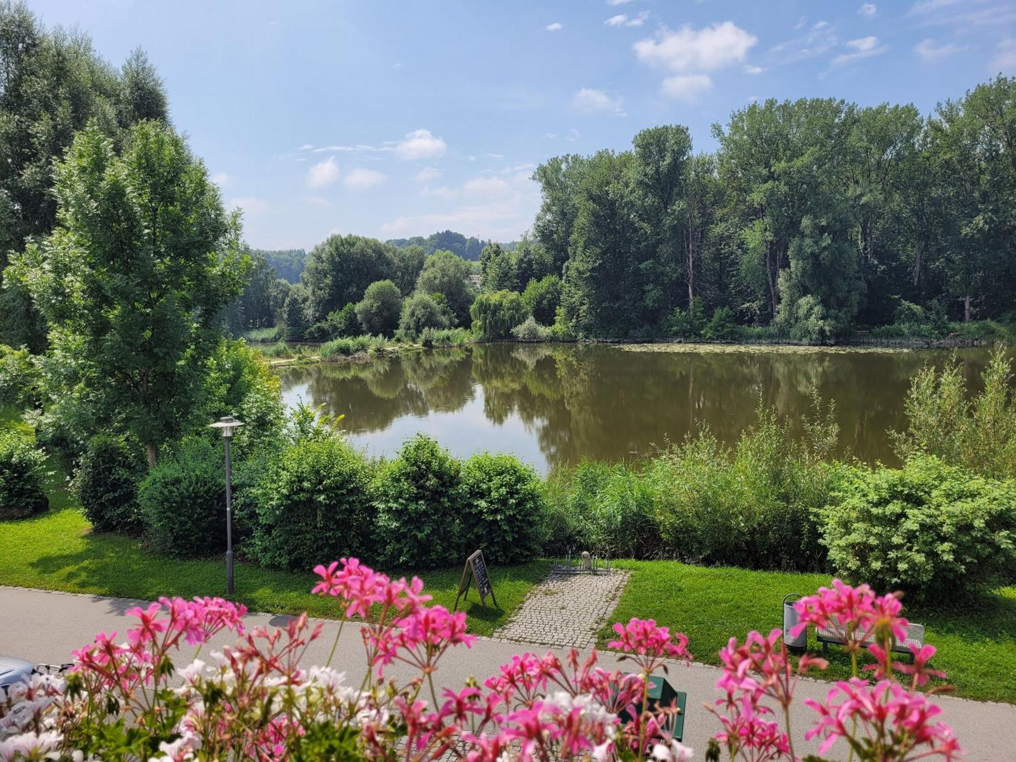 Windorf  Hotel Restaurant Zum Goldenen Anker Mit Hallenbad & Wellnessbereich מראה חיצוני תמונה