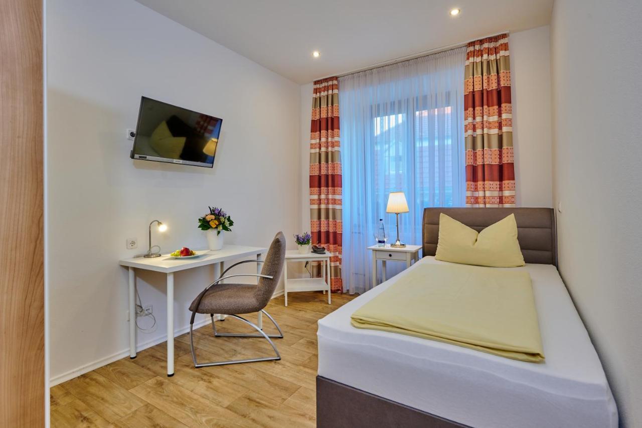 Windorf  Hotel Restaurant Zum Goldenen Anker Mit Hallenbad & Wellnessbereich מראה חיצוני תמונה