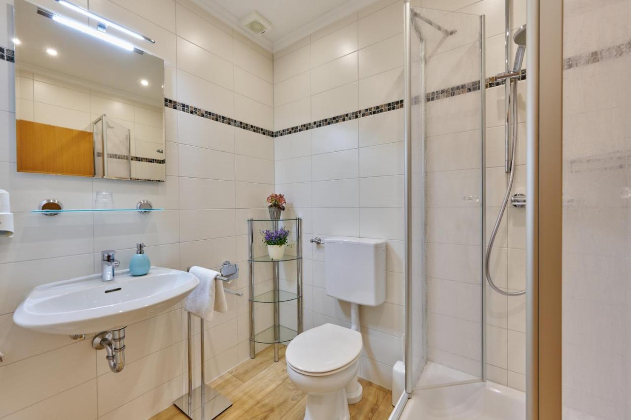 Windorf  Hotel Restaurant Zum Goldenen Anker Mit Hallenbad & Wellnessbereich מראה חיצוני תמונה