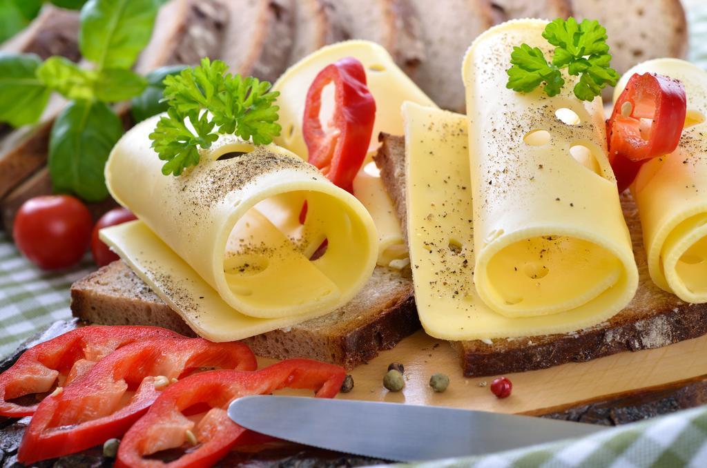 Windorf  Hotel Restaurant Zum Goldenen Anker Mit Hallenbad & Wellnessbereich מראה חיצוני תמונה
